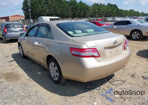 2010 Toyota Camry Le z USA, uszkodzony, nr VIN 4T4BF3EK3AR010469